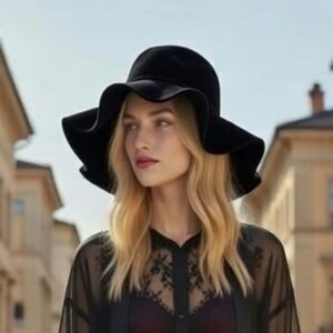 NWT Floppy bucket hat soft, slouchy  with textured gathers and wide brim